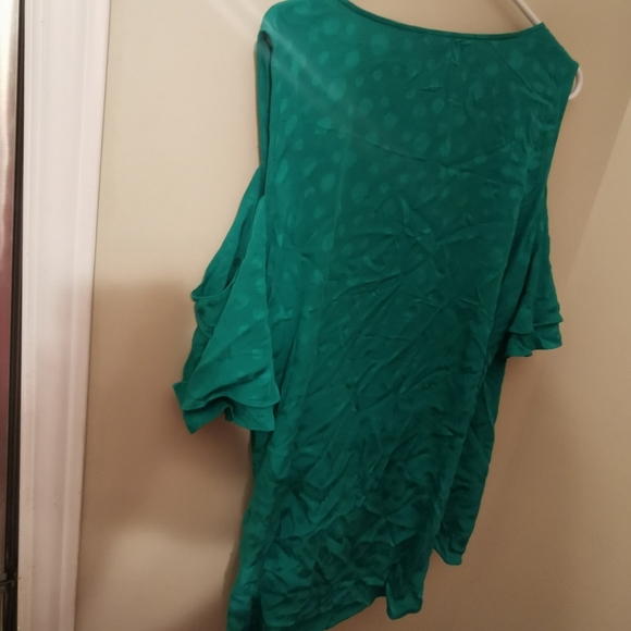2/80$👙 NWT Cold Shoulder Wrap
Blouse 22 - Picture 8 of 12